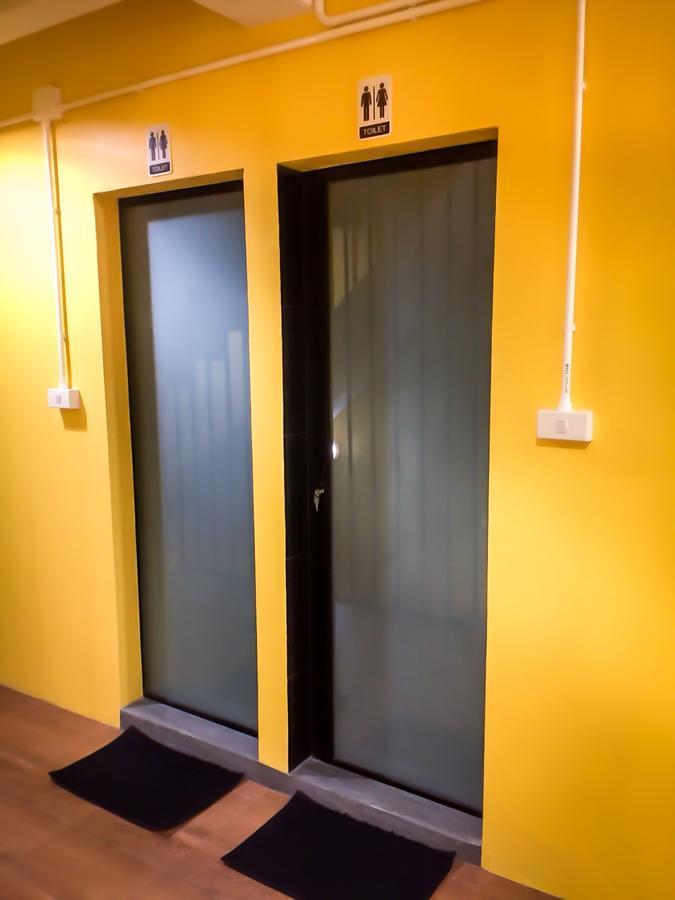 Artistel (Adults Only) Hostel Chiang Mai Luaran gambar