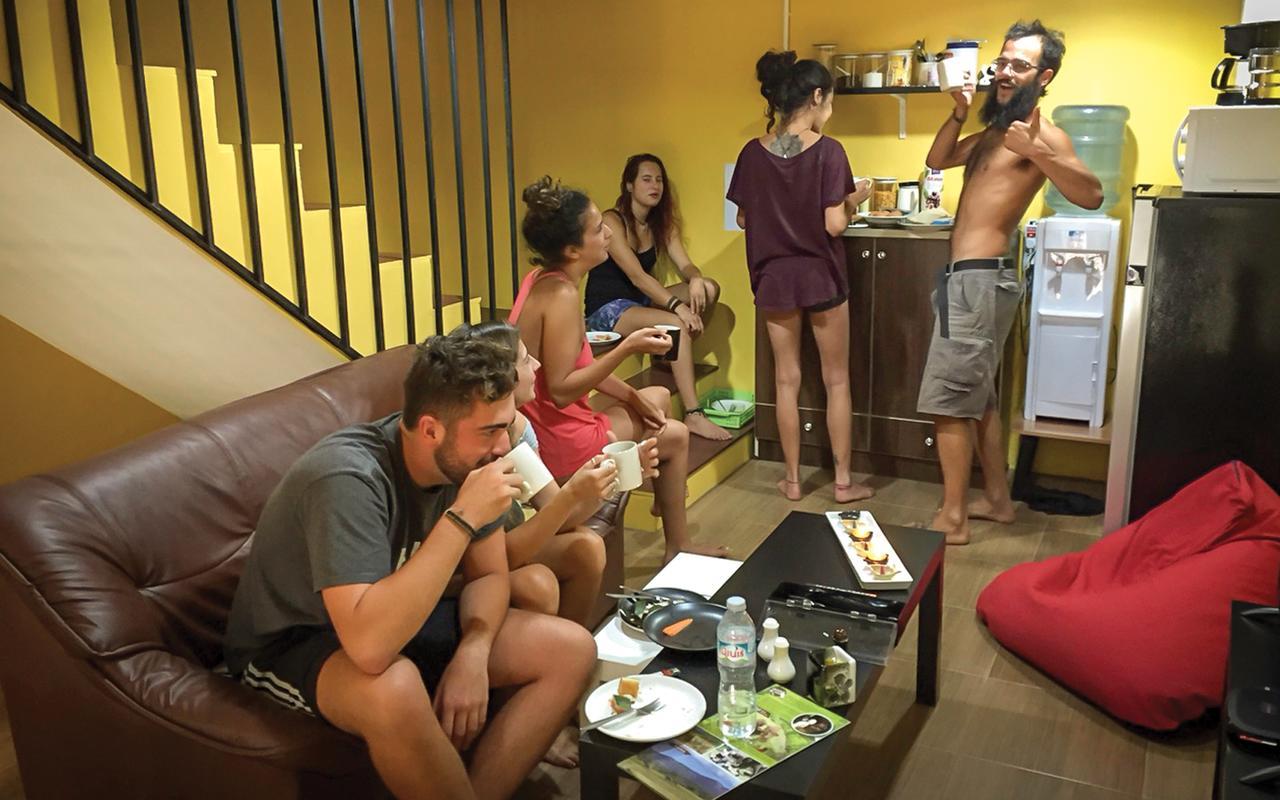 Artistel (Adults Only) Hostel Chiang Mai Luaran gambar