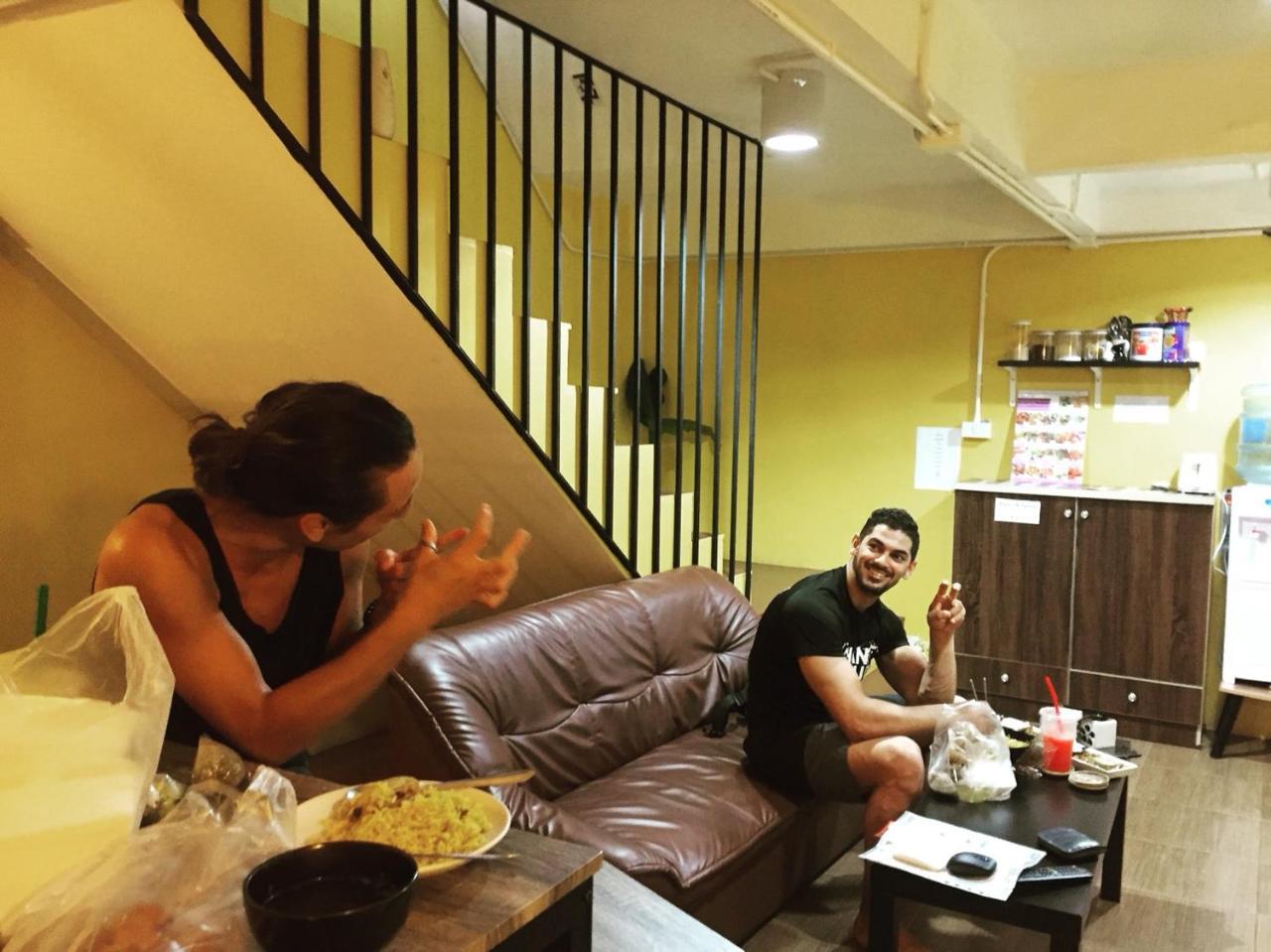 Artistel (Adults Only) Hostel Chiang Mai Luaran gambar